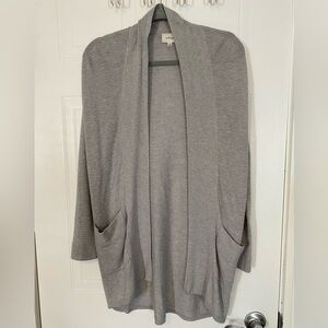 Grey Aritzia cardigan. Good condition. Worn a couple of times. Size xxs
